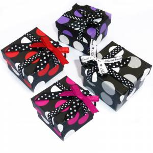 Imagen Cajitas para regalo Cajita para anillos o regalitos - negra y lunares rojo y blanco 